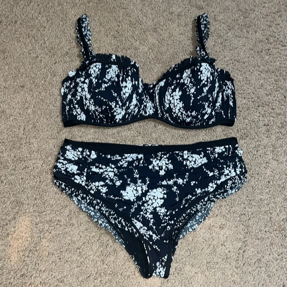 Michael Kors Collection Ruffle Floral Two-Piece Bikini Swimsuit Black White‎ 12